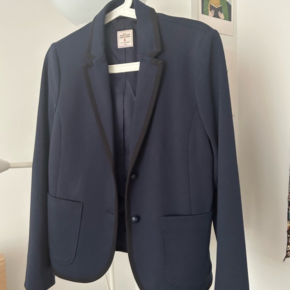 Classic Gap blazer, navy with black piping. Great with jeans and a t-shirt - Picture 1 of 3